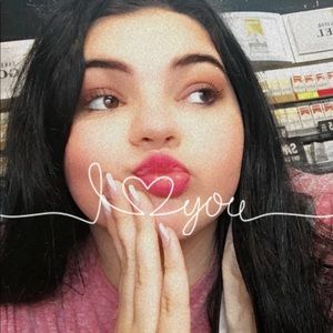 Meet your Posher, Rayna